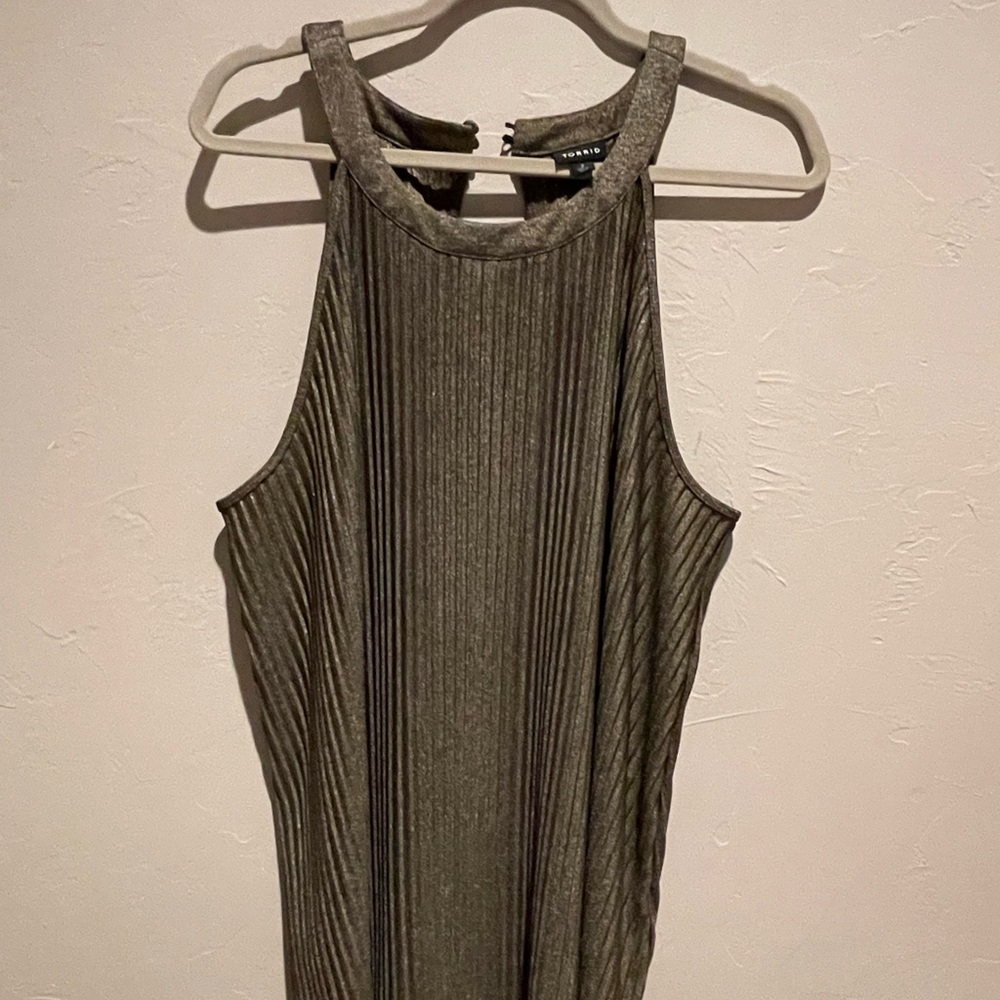 Torrid bronze shimmer pleated halter tank size 2